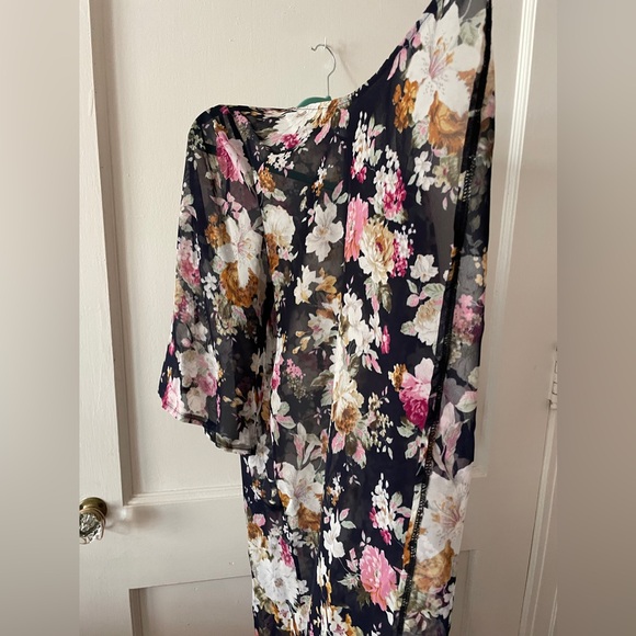 FLORAL LONG COVER UP - Picture 2 of 5